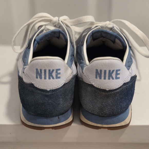 classic nike shoes 1980s women's